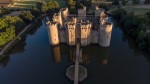 Vorschaubild Bodiam Castle: Eine mittelalterliche Festung in majestätischer Schönheit (4048 x 2272)