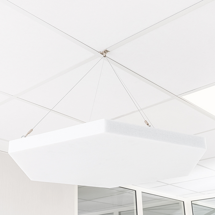 QP Schallabsorber-Sechseck rund aus 100% recyclebarem PET in weiß mit Abhängeset