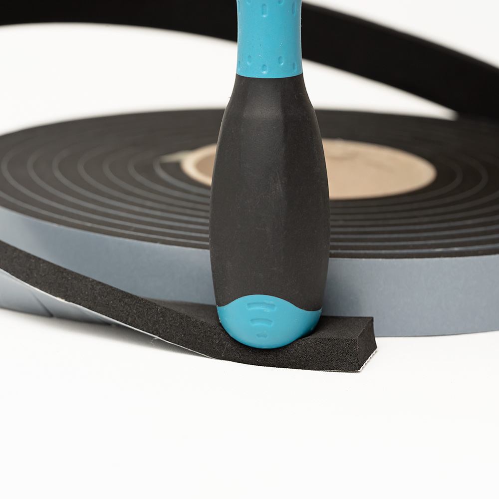 Artikelbild EPDM Zellkautschuk Dichtungsband einseitig selbstklebend Länge 10 Meter Dicke 3mm Breite 9mm VE 5 Rollen